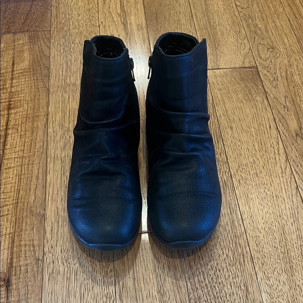 Skechers Black Ruched Ankle Boots